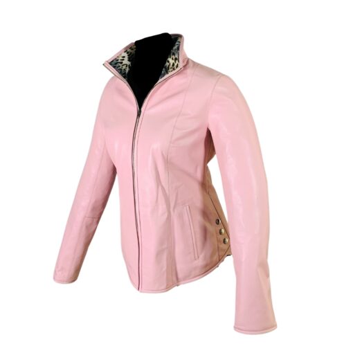 Chaqueta de cuero rosa con cierre e interior estampado